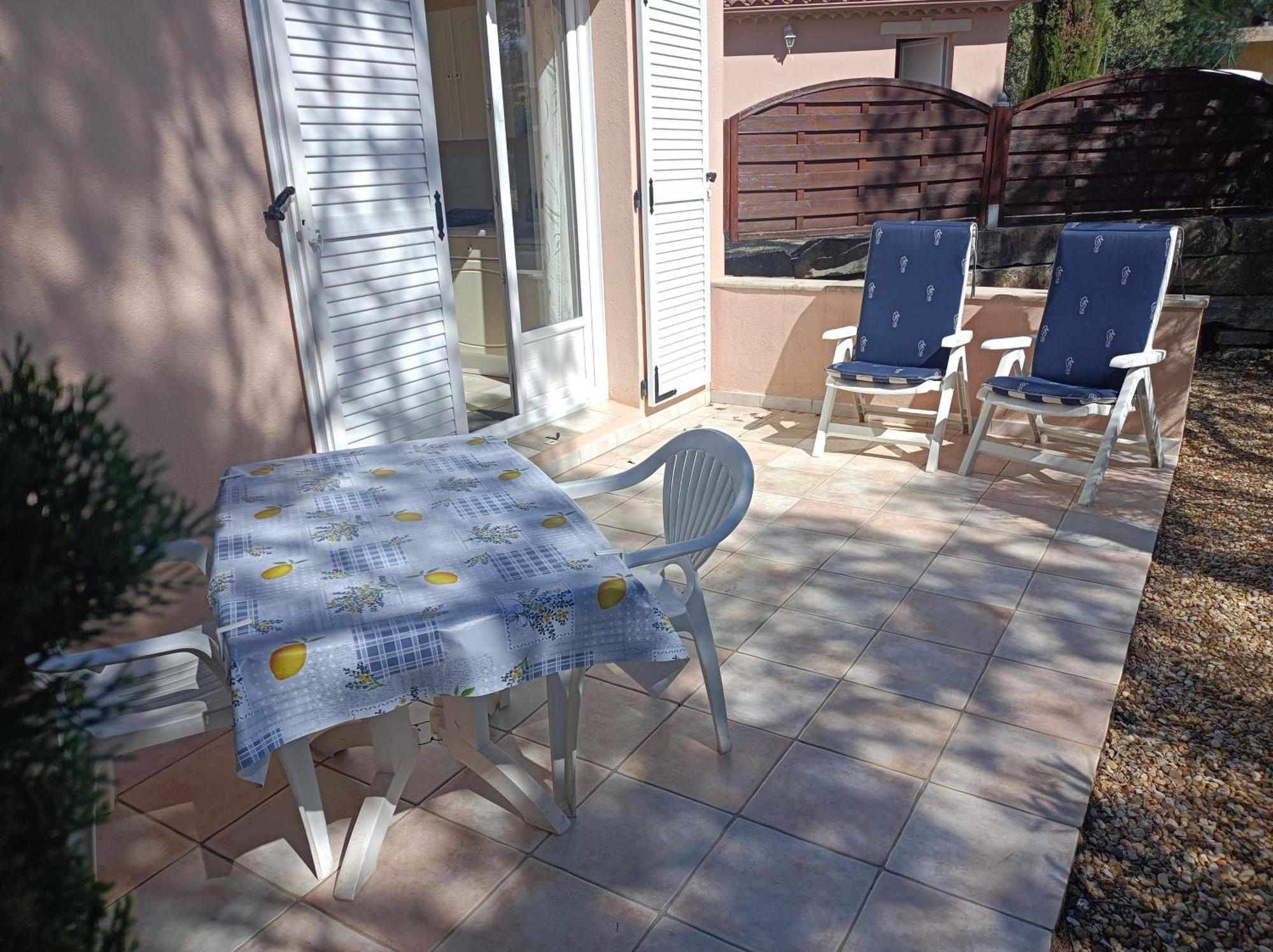 Hébergement de vacances Anduze Les Pins 2/3 Personnes Au Calme.